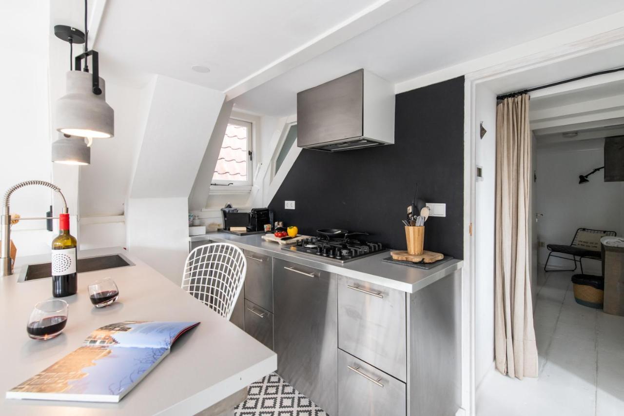 Two Bedroom Apartment In Historic Canalhouse From 1618 - City Centre 암스테르담 외부 사진